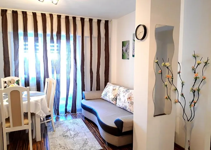 Fleur De Lys Apartment *